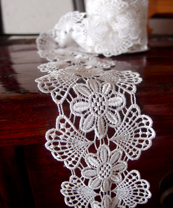 2-3/4" White Floral Lace - 5 Yards - Click Image to Close