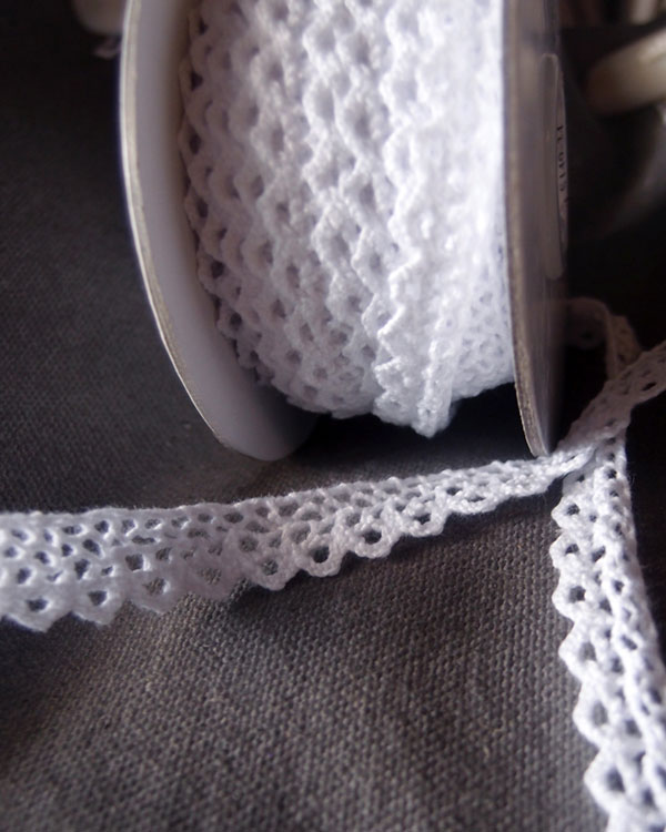 White Crochet Cotton Lace Ribbon 3/8" x 10 Yards - Click Image to Close