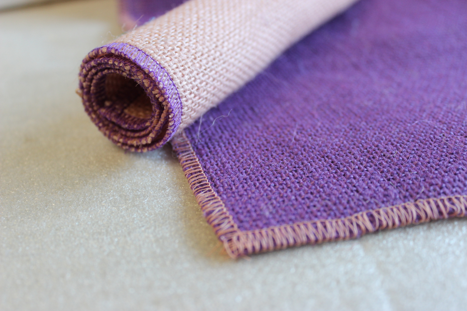 Set of Purple Runner Peach Edge w/ 4 Contrasting Napkins - Click Image to Close